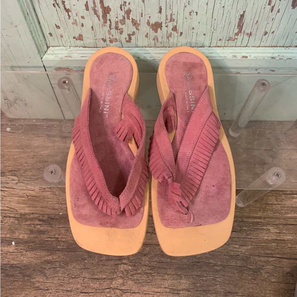 Women’s Massini pink suede sandals with fringe detail